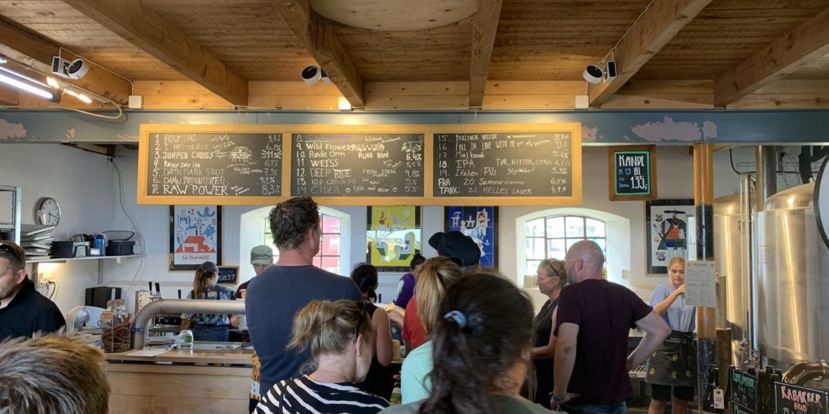 Lyssætning hos Ebeltoft gårdbutik i deres popup sommer café