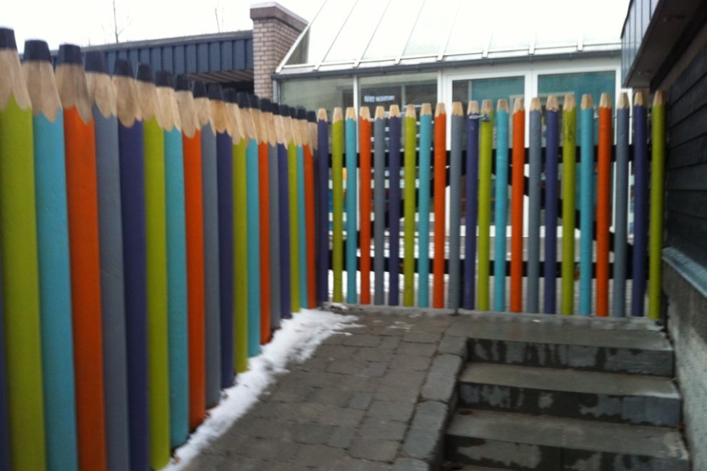 Indgangen byder velkomme til en kreativ og ide-skabende institution, med sjov, varme og tryghed