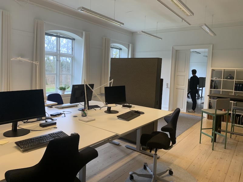 kontor kan understøtte forskellige arbejdssituationer. kontor kan understøtte forskellige arbejdssituationer.