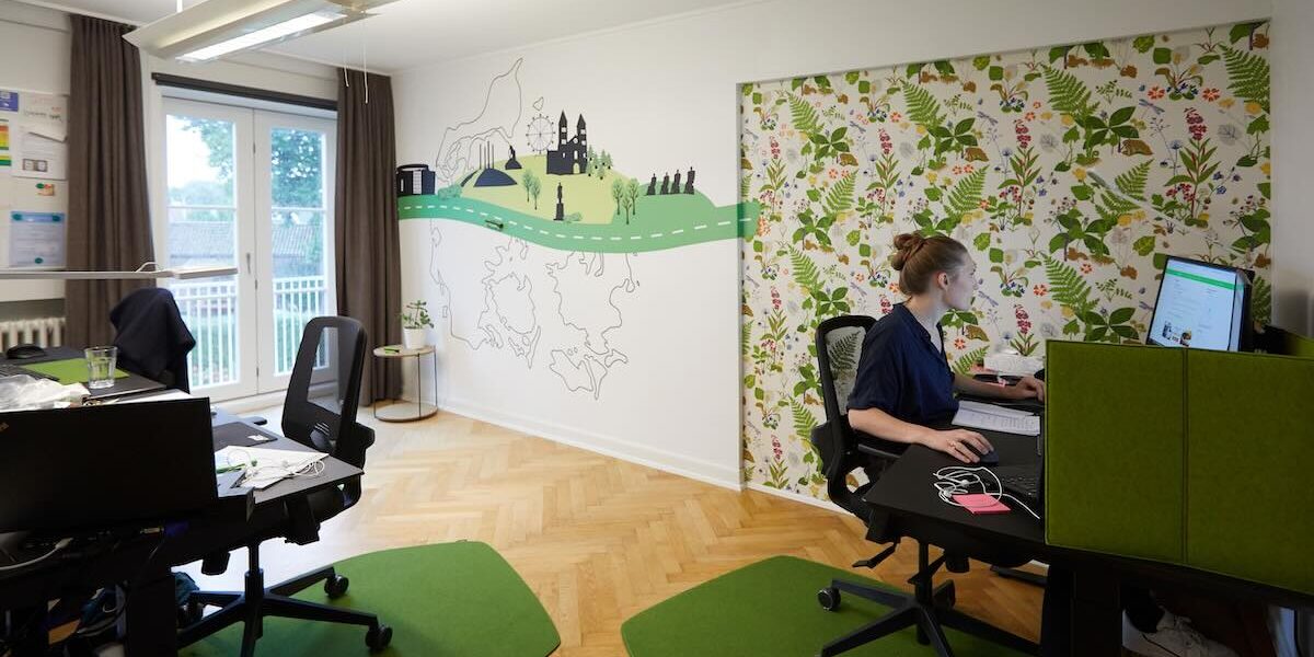 Indret med tapet Indret med tapet – en effektiv måde at sætte stemning og skabe liv i indretningen